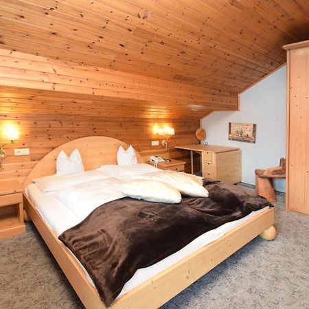 Hotel Chalet Olympia Монгуельфо Екстер'єр фото