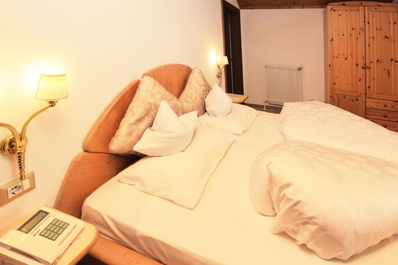 Hotel Chalet Olympia Монгуельфо Екстер'єр фото