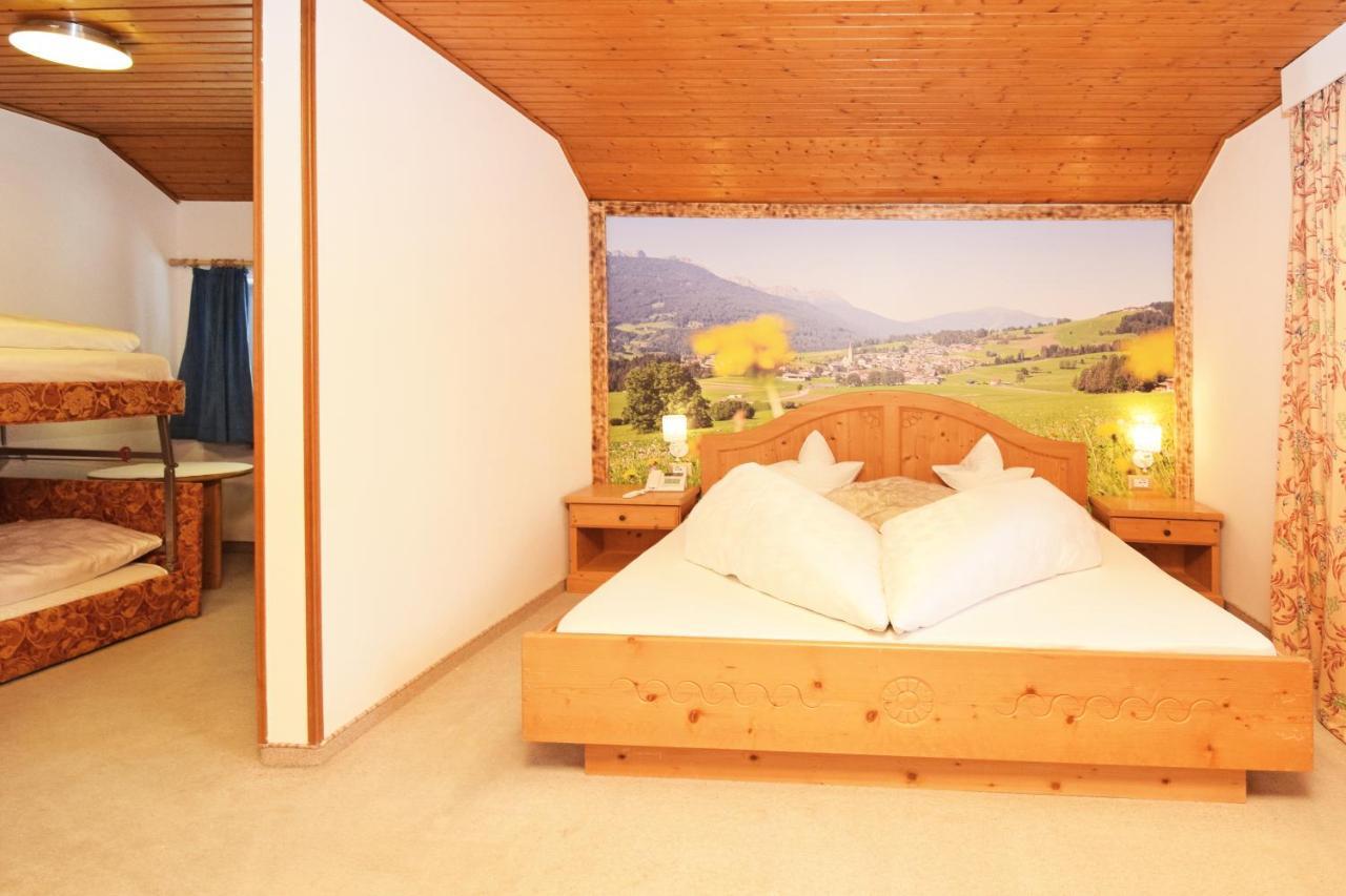 Hotel Chalet Olympia Монгуельфо Екстер'єр фото