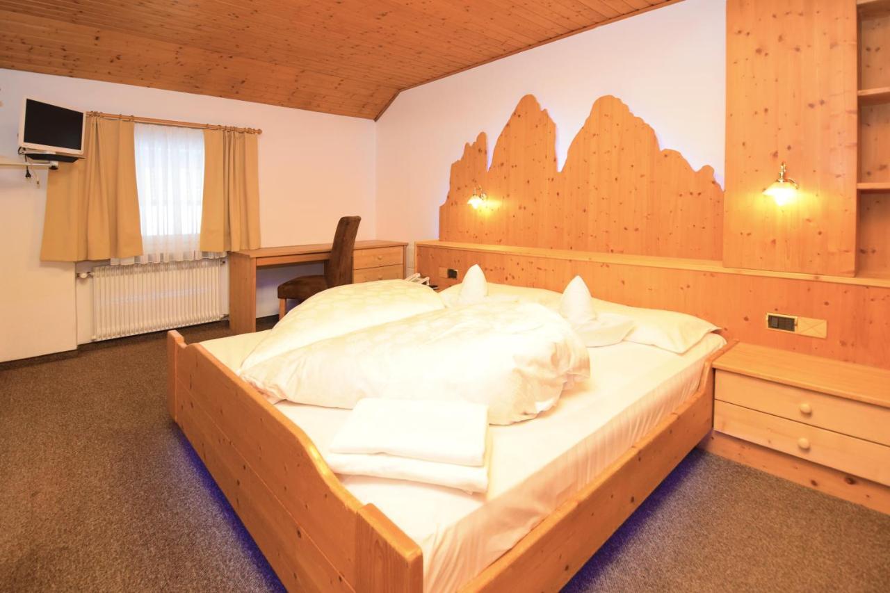 Hotel Chalet Olympia Монгуельфо Екстер'єр фото