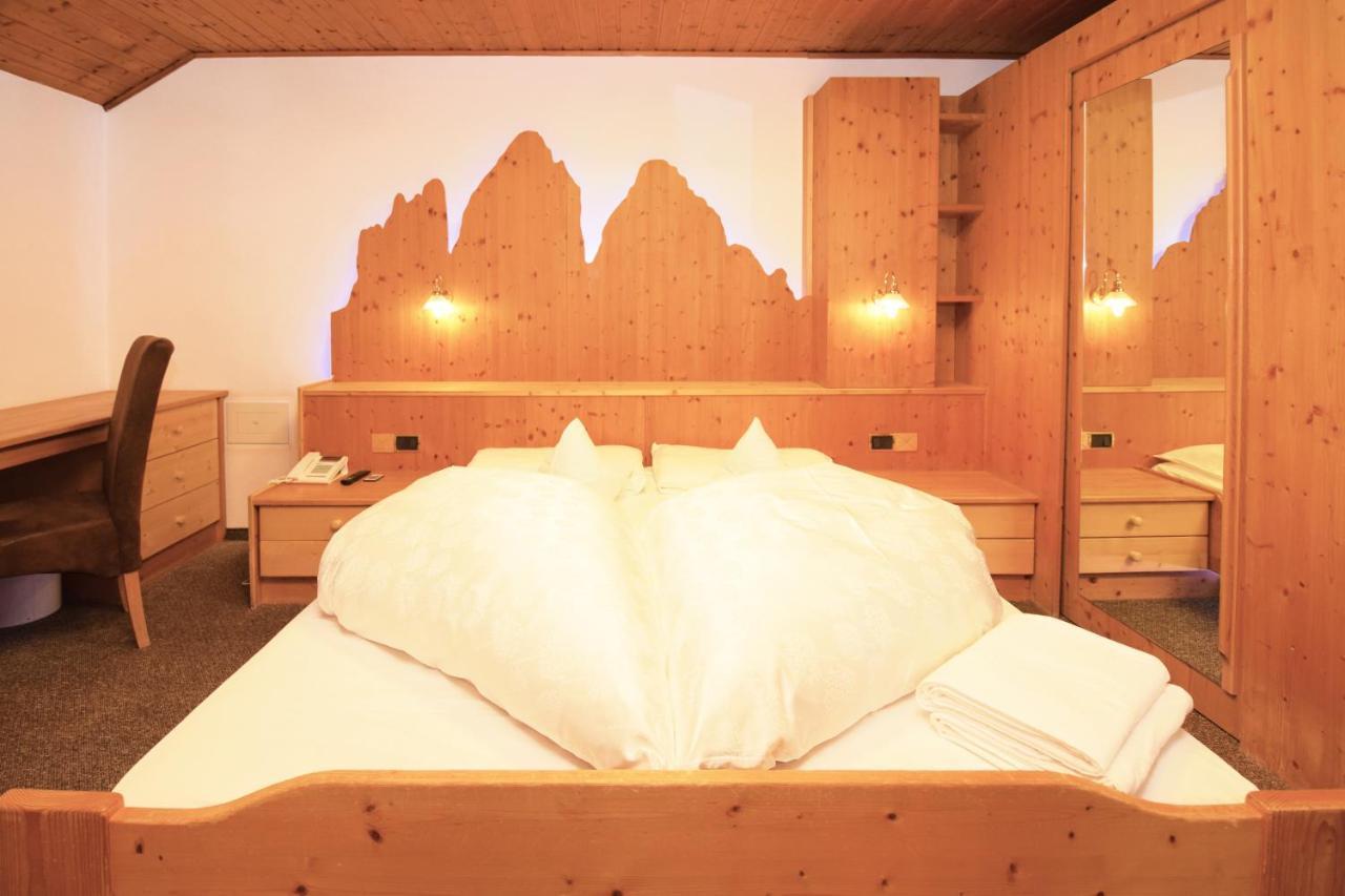 Hotel Chalet Olympia Монгуельфо Екстер'єр фото